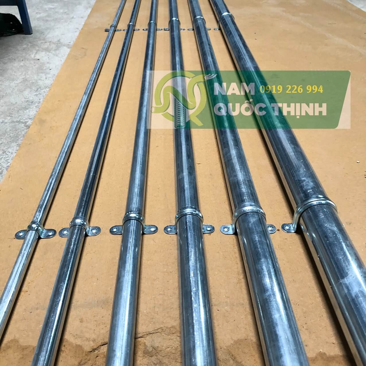 Lắp Đặt Kẹp Ống Không Đế Giữ Ống Luồn Dây Điện Thép EMT